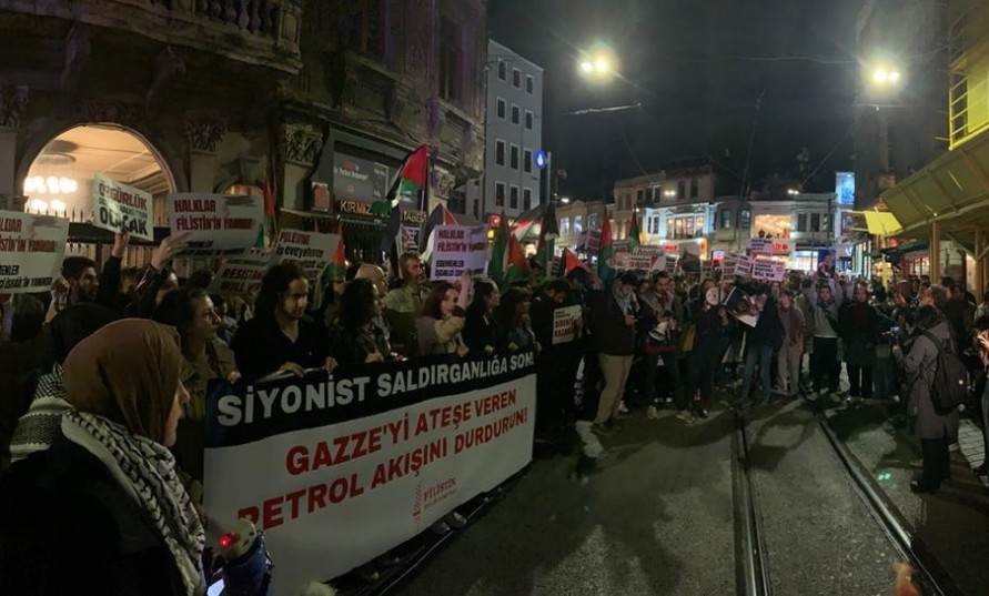 Gazze'ye saldırılar İstanbul'da protesto edildi