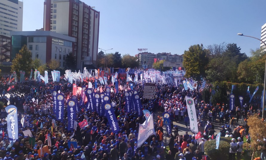 Ankara'da kitlesel miting: 'Hakkını arayan işçi sınıfı burada'