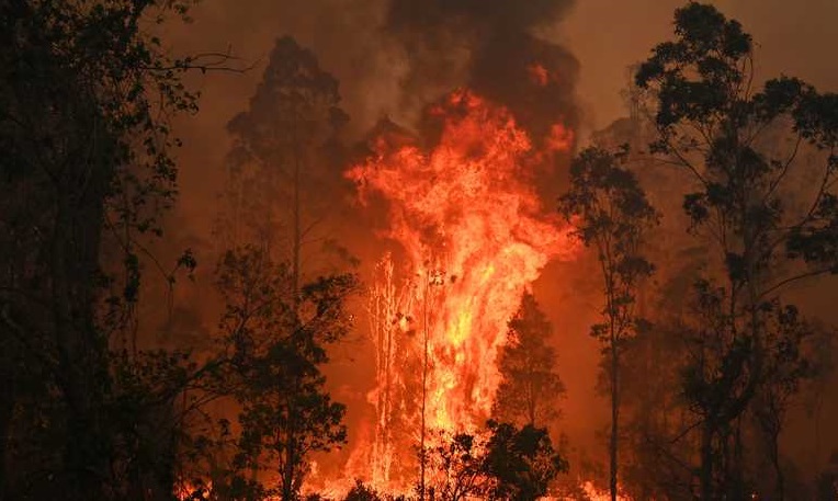 TOPSHOT-AUSTRALIA-WEATHER-FIRES