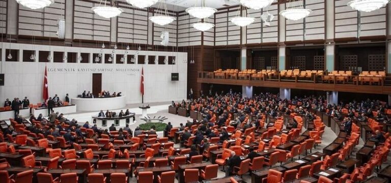 806x378-tezkere-kac-oyla-kabul-edilir-tezkere-oylamasi-sonucu-nedir-tezkereye-kim-ne-oy-verdi-1635255351648