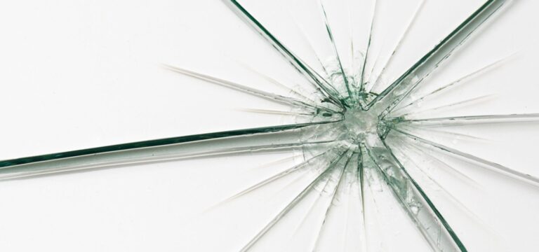 CrackedGlass_shutterstock_162016925-1600x750