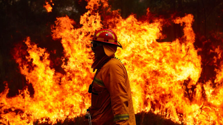 GettyImages-1187516526_australia-fires_web2