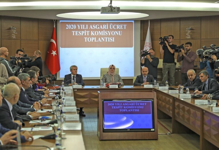 asgari-ucrette-kritik-gun-yeni-ucret-miktari-bugun-aciklanacak
