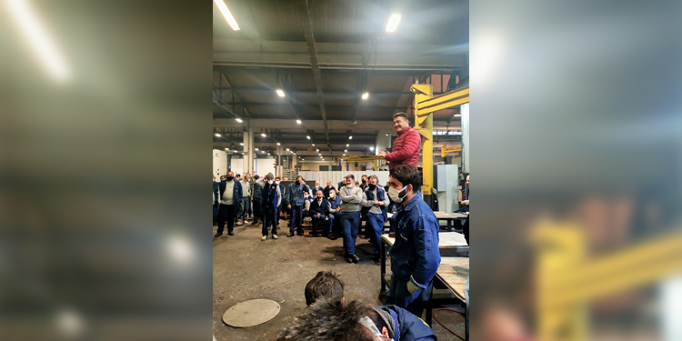 cimsatas-fabrikasinda-isciler-uretimi-durdurdu