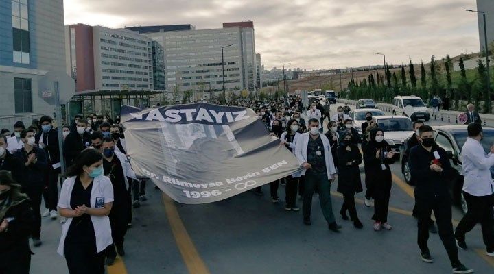 dr-rumeysa-berin-sen-in-yasamini-yitirmesi-asistan-hekimleri-ayaga-kaldirdi-936116-5