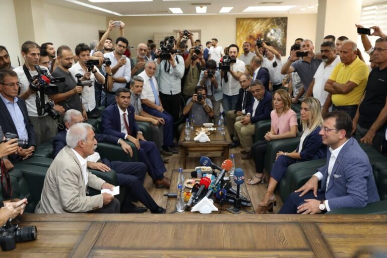 ekrem-imamoglu-diyarbakirda-ahmet-turk-ve-selcuk-mizrakli-ile-bulustu-1567249998