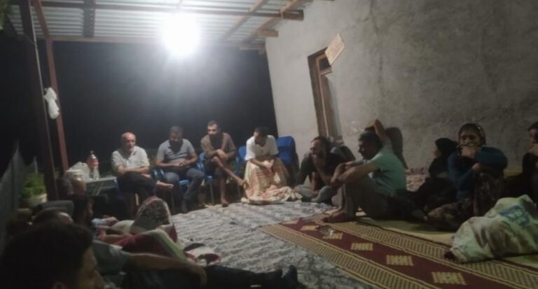 elmalida-mevsimlik-iscilere-irkci-saldiri