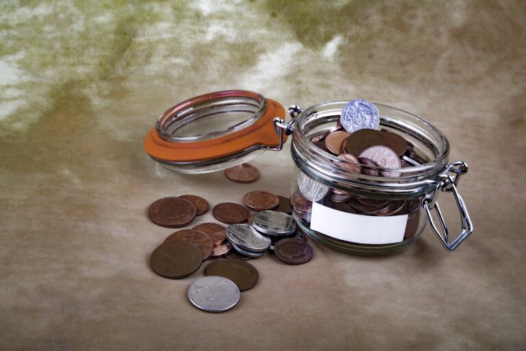 glass-tin-as-moneybox-1462463844lXj
