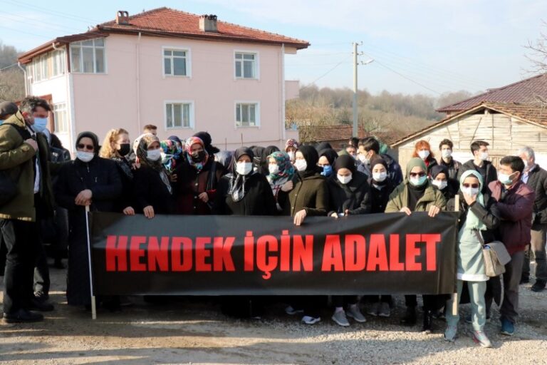 İŞÇİLERE MEZAR OLAN HAVAİ FİŞEK FABRİKASINDA FACİA "GELİYORUM" DEMİŞ HAVAİ FİŞEK FABRİKASINDA BULUNAN ÇİN MAHALLESİ SORUMLU MÜDÜRÜ A.Ç.: "KÖMÜR VE SUDAN BARUT YAPTIK" PATLAMADAN ÖNCE İSTİFA EDEN İŞ SAĞLIĞI VE GÜVENLİĞİ UZMANI A.B