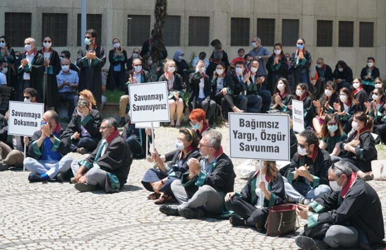 oturma-eylemi_5_1280x853