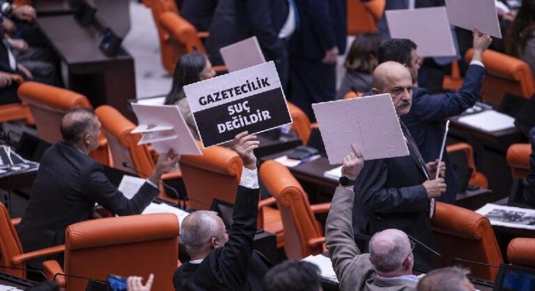 sosyal-medyada-dezenformasyon-yasasi-gorusmeleri-muhalefet-tbmmyi-sabote-etti-gVkipf4M