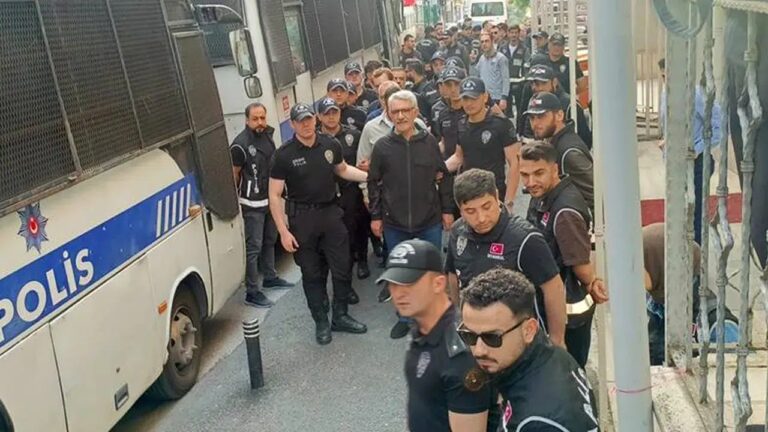 4037-buyukcekmece-avcilar-gaziosmanpasa-seyhan-ve-ceyhan-belediye-baskanlari-dahil-22-kisi-tutuklandi