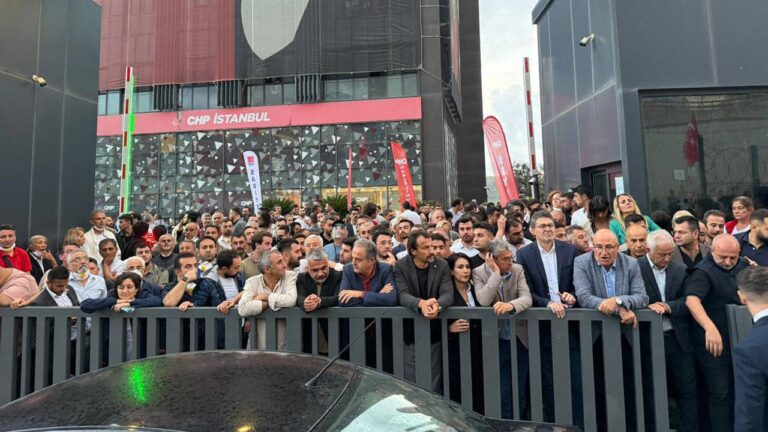 chp-istanbul-il-baskanligi-ablukada-nobet-suruyor-1