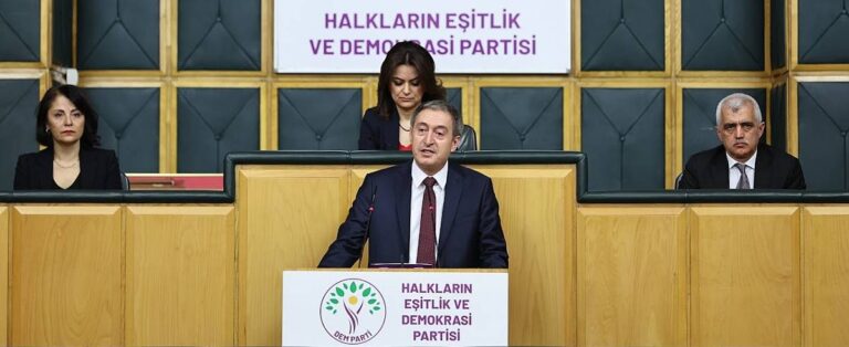 dem-parti-den-cok-dilli-grup-toplantisi
