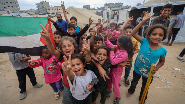 gaza-ceasefire-children-celebrate-9oct2025-afp
