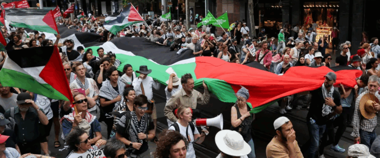 2025-10-13T004100Z_702225721_RC24AHAA3NAO_RTRMADP_3_ISRAEL-PALESTINIANS-AUSTRALIA-PROTEST-1760859725