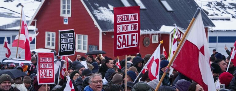 18422450_011726-wabc-greenland-anti-trump-march-AP-pic1