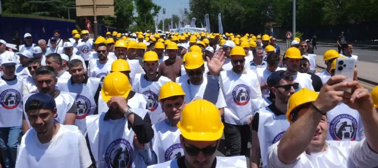 isciler-bakanlik-onunde-eylem-ya-1750494327