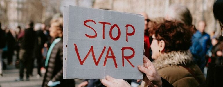 2022_03_website_-stop-war-protest_pexels-mathias-pr-reding-11421076_1200px