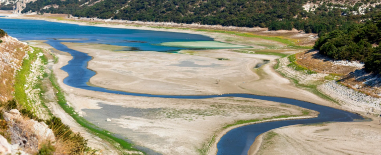 climate-change-salt-lake-colored-water-river