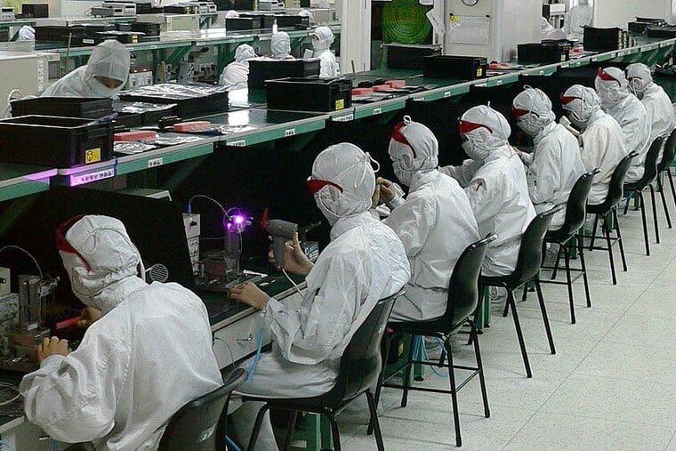 Electronics_factory_in_Shenzhen_1_cropped
