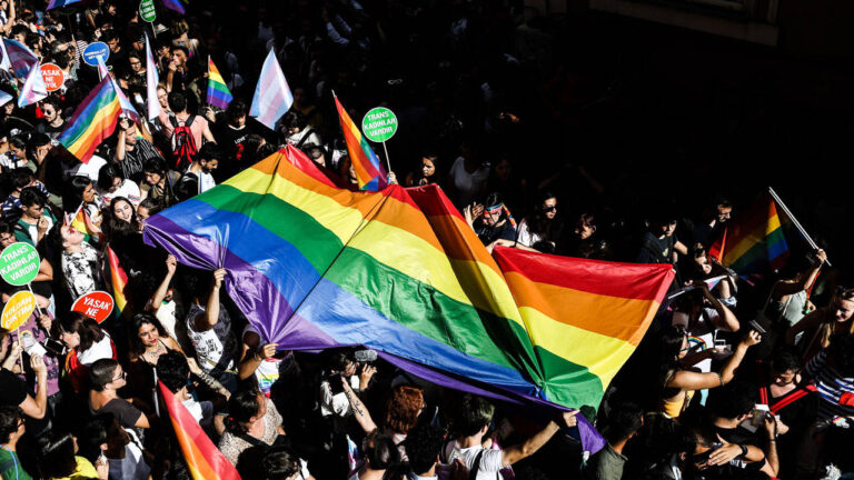 lgbti-lar-kimliklerini-yasayamiyor